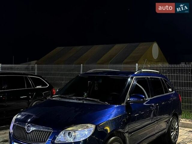 Синий Шкода Фабия, объемом двигателя 1.42 л и пробегом 285 тыс. км за 5500 $, фото 1 на Automoto.ua