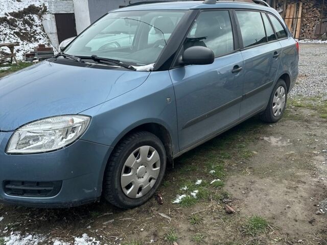 Синий Шкода Фабия, объемом двигателя 1.42 л и пробегом 180 тыс. км за 4600 $, фото 1 на Automoto.ua