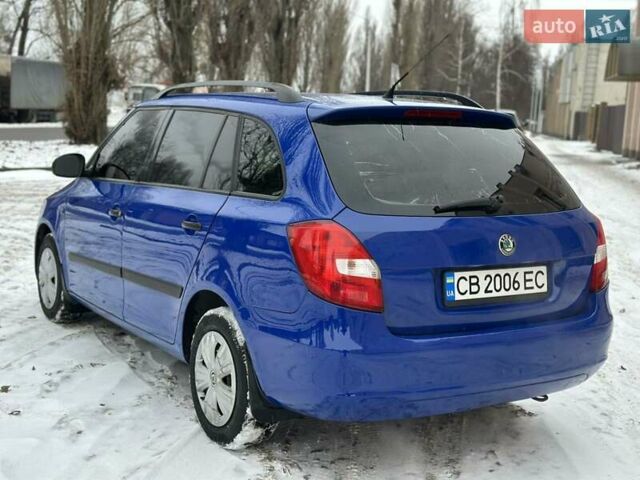Синий Шкода Фабия, объемом двигателя 1.2 л и пробегом 249 тыс. км за 4350 $, фото 1 на Automoto.ua