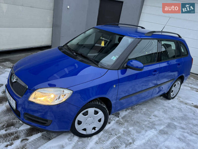 Синий Шкода Фабия, объемом двигателя 1.2 л и пробегом 215 тыс. км за 5555 $, фото 1 на Automoto.ua