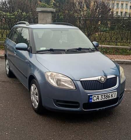 Синий Шкода Фабия, объемом двигателя 1.2 л и пробегом 197 тыс. км за 5000 $, фото 1 на Automoto.ua