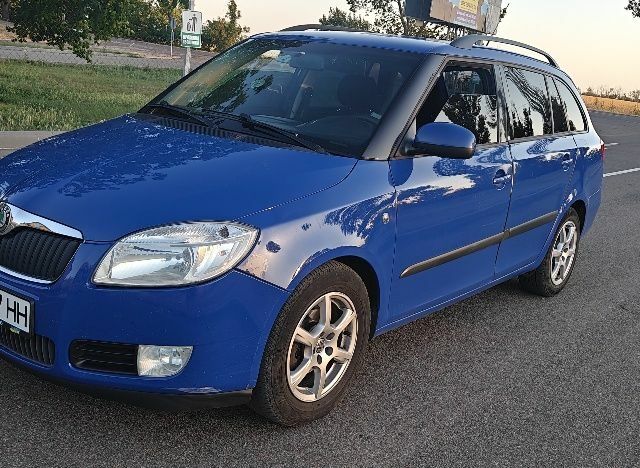Синий Шкода Фабия, объемом двигателя 1.4 л и пробегом 230 тыс. км за 3302 $, фото 1 на Automoto.ua