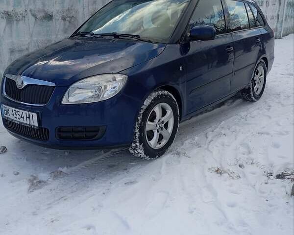 Синий Шкода Фабия, объемом двигателя 1.42 л и пробегом 265 тыс. км за 4500 $, фото 1 на Automoto.ua