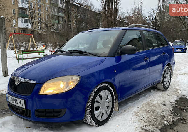 Синий Шкода Фабия, объемом двигателя 1.2 л и пробегом 255 тыс. км за 3700 $, фото 1 на Automoto.ua