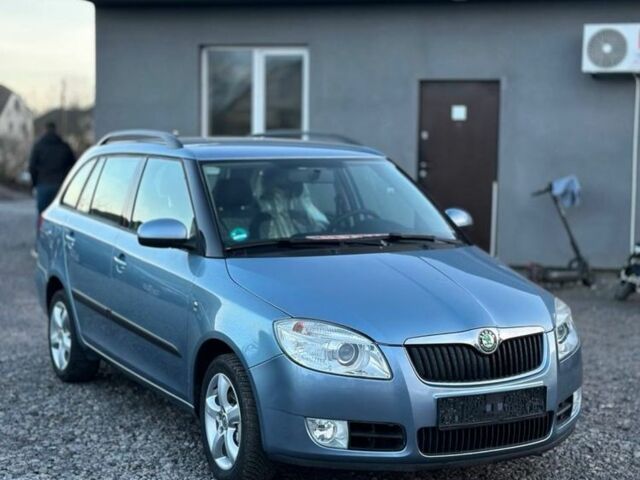 Синий Шкода Фабия, объемом двигателя 1.6 л и пробегом 201 тыс. км за 5800 $, фото 1 на Automoto.ua