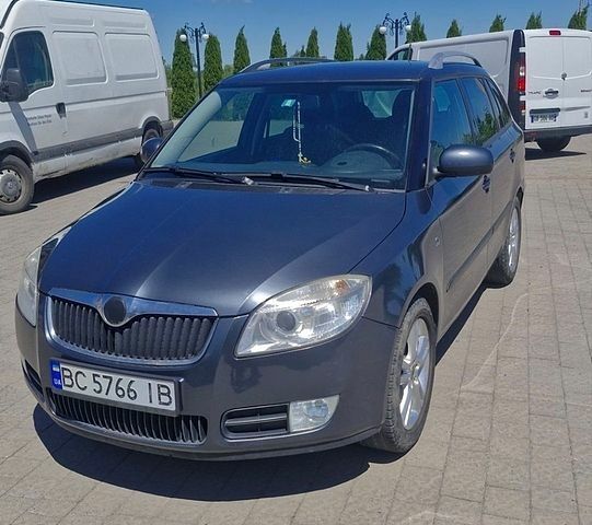 Синій Шкода Фабія, об'ємом двигуна 1.6 л та пробігом 282 тис. км за 6000 $, фото 1 на Automoto.ua