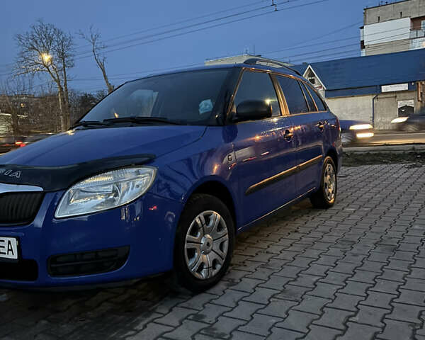 Синий Шкода Фабия, объемом двигателя 1.2 л и пробегом 209 тыс. км за 4100 $, фото 1 на Automoto.ua