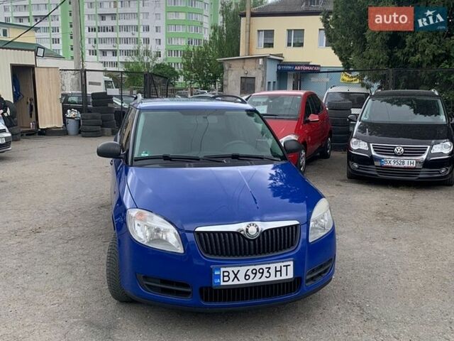 Синий Шкода Фабия, объемом двигателя 1.2 л и пробегом 250 тыс. км за 4100 $, фото 1 на Automoto.ua