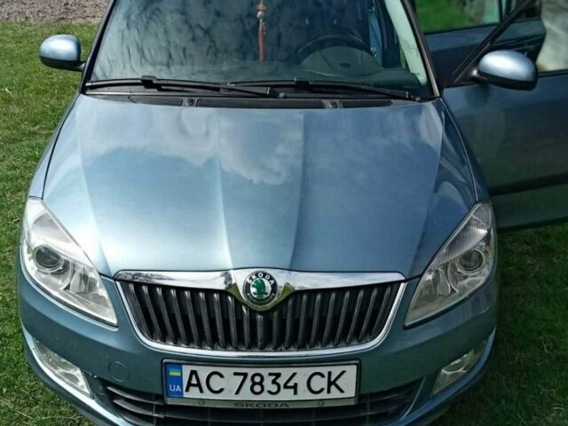 Синий Шкода Фабия, объемом двигателя 1.2 л и пробегом 260 тыс. км за 5600 $, фото 1 на Automoto.ua