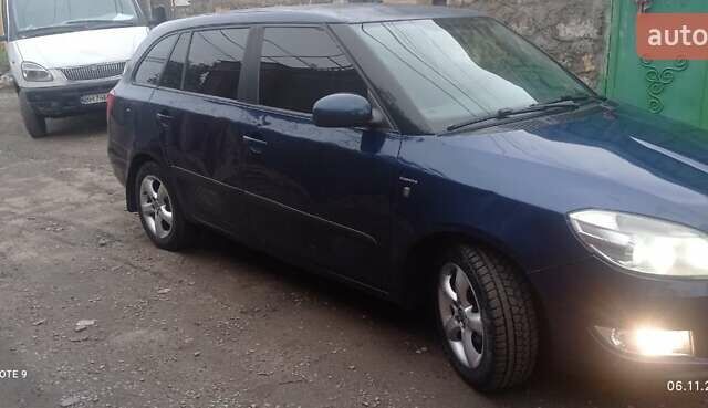 Синий Шкода Фабия, объемом двигателя 1.2 л и пробегом 250 тыс. км за 3400 $, фото 1 на Automoto.ua