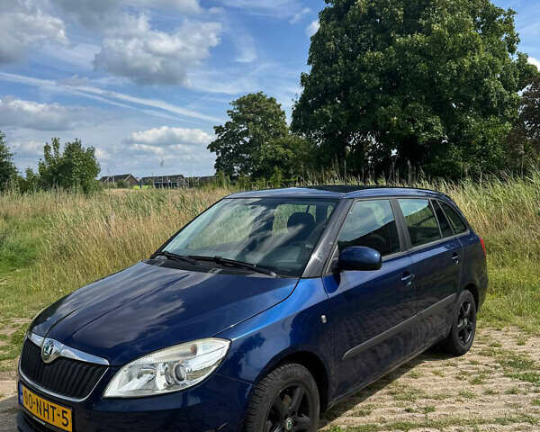 Синий Шкода Фабия, объемом двигателя 1.2 л и пробегом 289 тыс. км за 5700 $, фото 1 на Automoto.ua