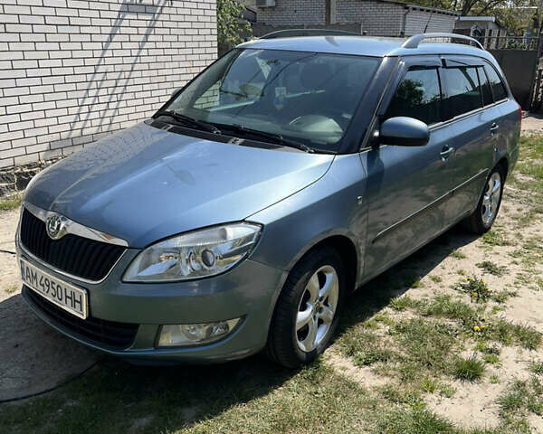 Синий Шкода Фабия, объемом двигателя 1.2 л и пробегом 252 тыс. км за 5100 $, фото 1 на Automoto.ua