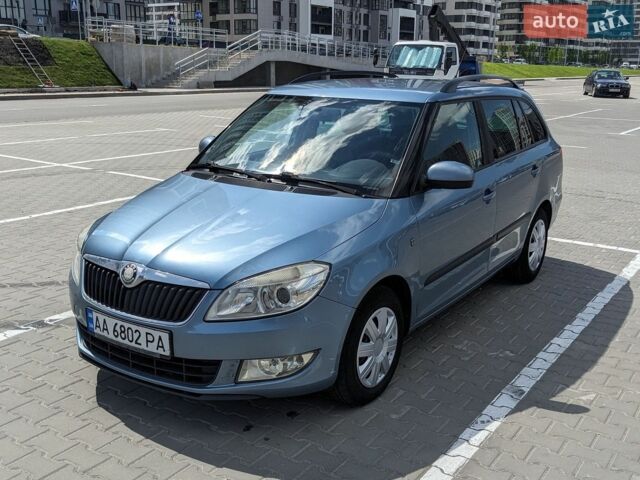 Синий Шкода Фабия, объемом двигателя 1.2 л и пробегом 264 тыс. км за 4400 $, фото 1 на Automoto.ua