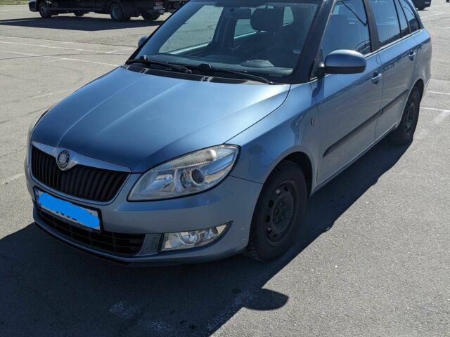 Синий Шкода Фабия, объемом двигателя 1.2 л и пробегом 260 тыс. км за 4800 $, фото 1 на Automoto.ua