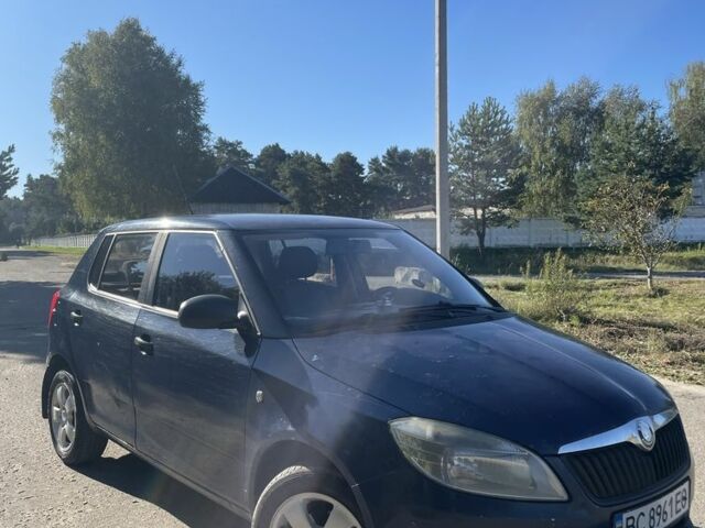 Синий Шкода Фабия, объемом двигателя 1.2 л и пробегом 270 тыс. км за 3200 $, фото 1 на Automoto.ua