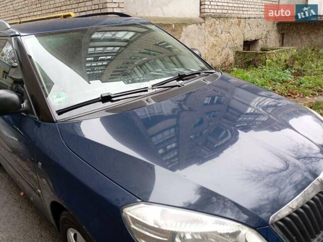 Синий Шкода Фабия, объемом двигателя 1.4 л и пробегом 204 тыс. км за 4900 $, фото 1 на Automoto.ua