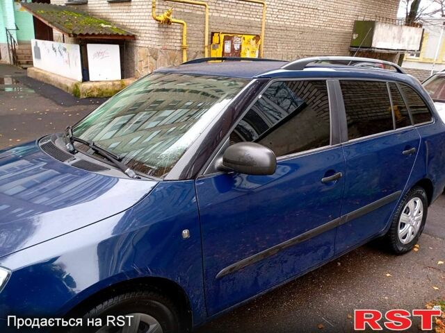 Синий Шкода Фабия, объемом двигателя 1.4 л и пробегом 0 тыс. км за 4600 $, фото 1 на Automoto.ua