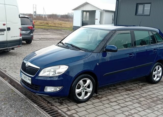 Синий Шкода Фабия, объемом двигателя 1.2 л и пробегом 222 тыс. км за 4500 $, фото 1 на Automoto.ua