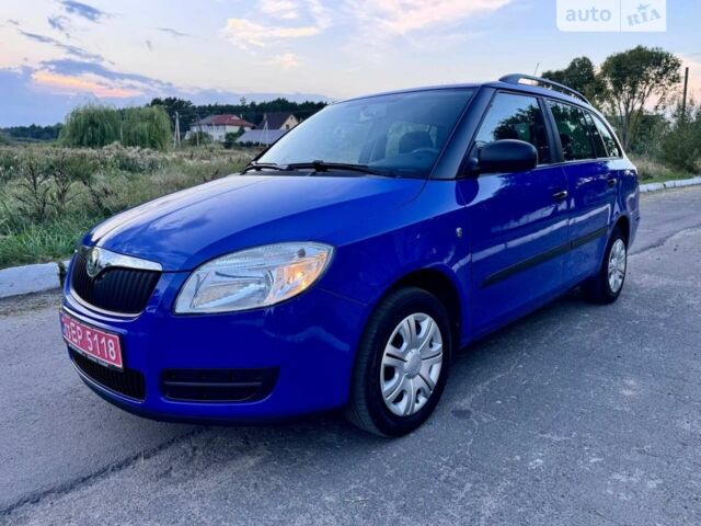 Синий Шкода Фабия, объемом двигателя 1.2 л и пробегом 143 тыс. км за 5499 $, фото 1 на Automoto.ua
