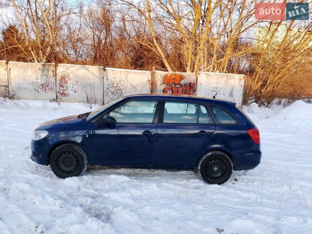 Синій Шкода Фабія, об'ємом двигуна 1.6 л та пробігом 303 тис. км за 5300 $, фото 1 на Automoto.ua
