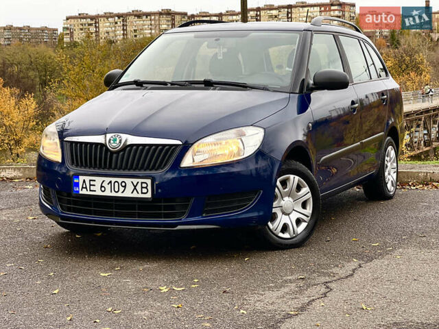 Шкода Фабия 2011 в Кривом Роге на Automoto.ua Синий Шкода Фабия, объемом двигателя 1.6 л и пробегом 216 тыс. км за 5999 $, фото 1 на Automoto.ua
