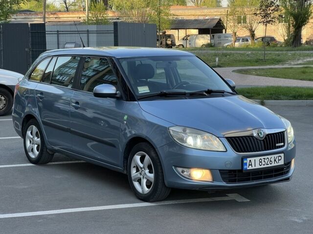 Синий Шкода Фабия, объемом двигателя 1.2 л и пробегом 245 тыс. км за 4600 $, фото 1 на Automoto.ua