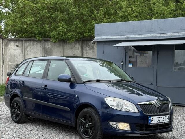 Синий Шкода Фабия, объемом двигателя 1.2 л и пробегом 250 тыс. км за 4300 $, фото 1 на Automoto.ua