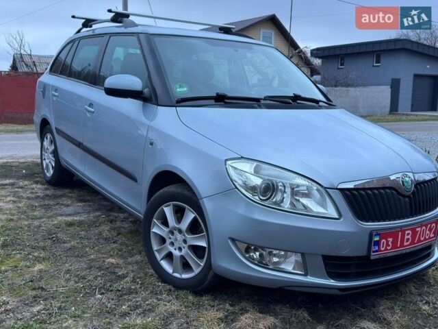 Синий Шкода Фабия, объемом двигателя 0 л и пробегом 239 тыс. км за 5300 $, фото 1 на Automoto.ua