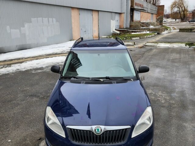 Синий Шкода Фабия, объемом двигателя 1.2 л и пробегом 170 тыс. км за 3750 $, фото 1 на Automoto.ua