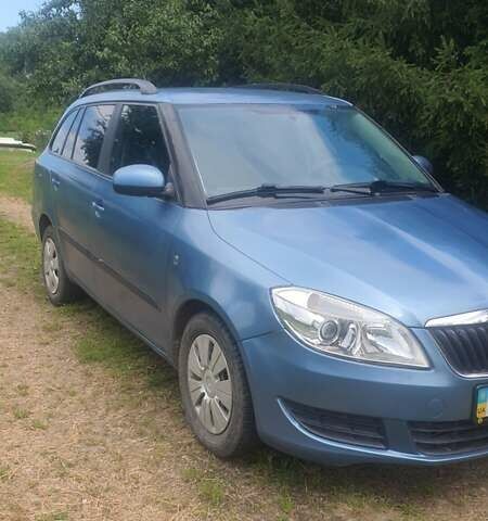 Синий Шкода Фабия, объемом двигателя 1.6 л и пробегом 302 тыс. км за 6000 $, фото 1 на Automoto.ua