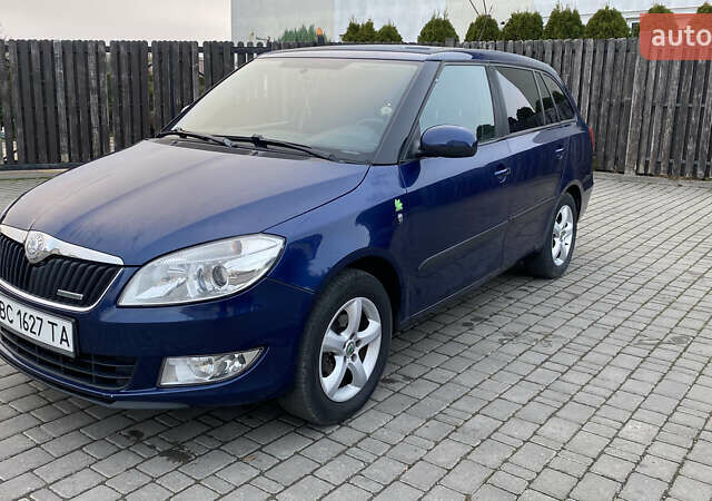 Синий Шкода Фабия, объемом двигателя 1.2 л и пробегом 212 тыс. км за 5200 $, фото 1 на Automoto.ua