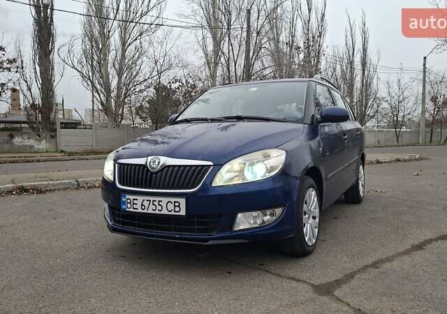 Синий Шкода Фабия, объемом двигателя 1.2 л и пробегом 212 тыс. км за 5000 $, фото 1 на Automoto.ua