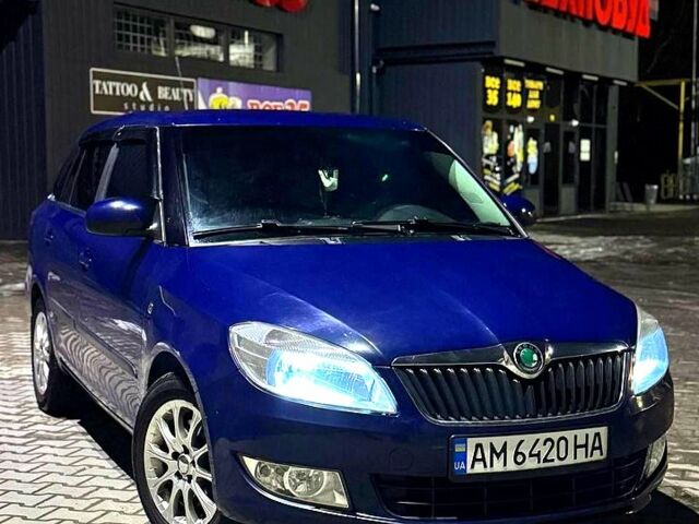 Синий Шкода Фабия, объемом двигателя 1.2 л и пробегом 202 тыс. км за 5300 $, фото 1 на Automoto.ua