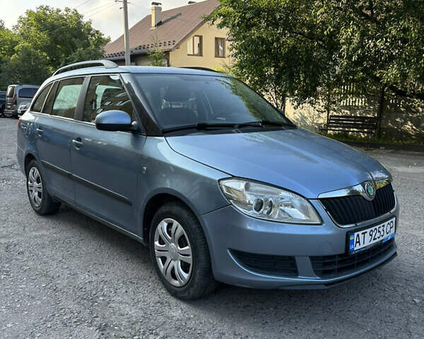 Синий Шкода Фабия, объемом двигателя 1.6 л и пробегом 205 тыс. км за 6200 $, фото 1 на Automoto.ua
