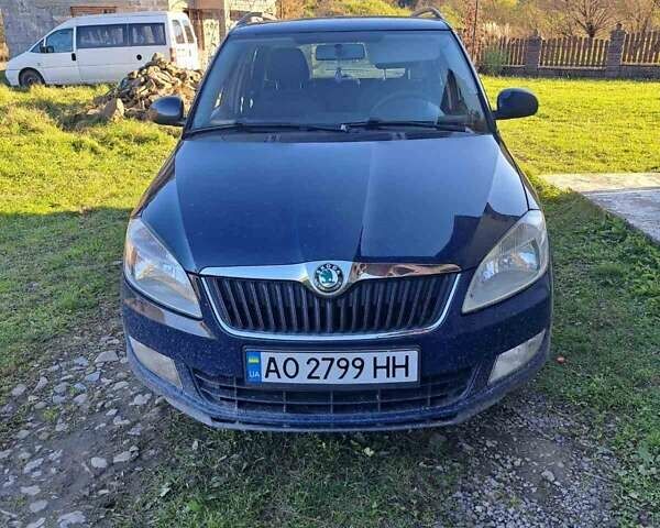 Синий Шкода Фабия, объемом двигателя 1.2 л и пробегом 212 тыс. км за 5600 $, фото 1 на Automoto.ua