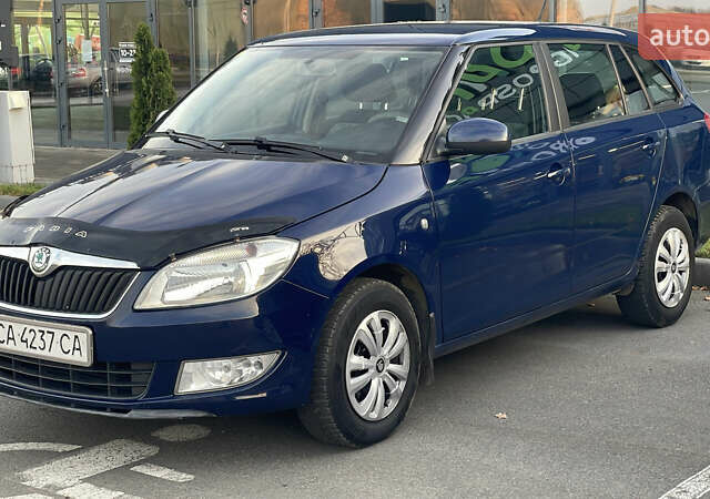 Синий Шкода Фабия, объемом двигателя 1.6 л и пробегом 312 тыс. км за 5700 $, фото 1 на Automoto.ua