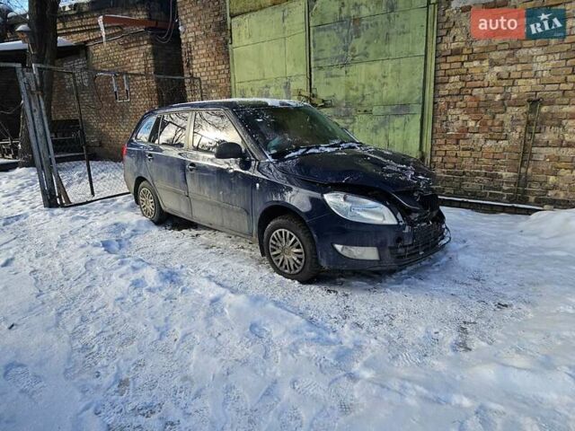 Синий Шкода Фабия, объемом двигателя 1.39 л и пробегом 250 тыс. км за 2700 $, фото 1 на Automoto.ua