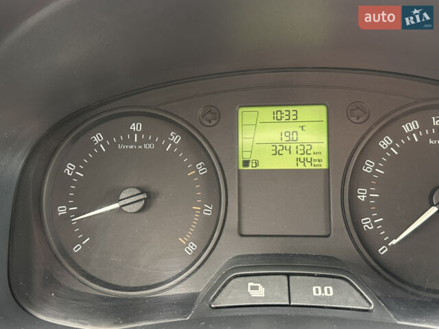 Синий Шкода Фабия, объемом двигателя 1.2 л и пробегом 325 тыс. км за 4700 $, фото 1 на Automoto.ua