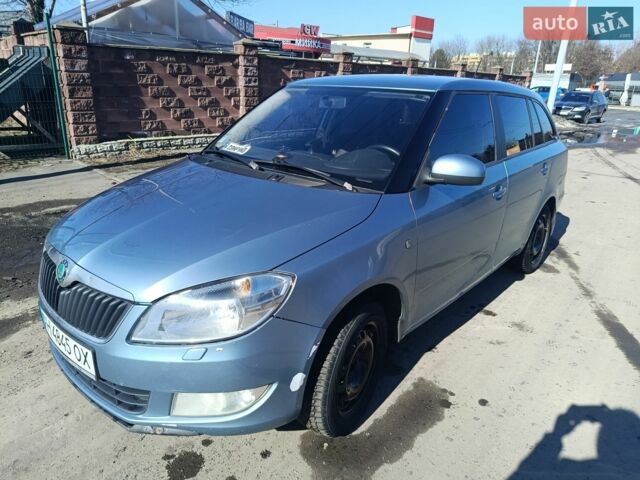 Синій Шкода Фабія, об'ємом двигуна 1.39 л та пробігом 265 тис. км за 5200 $, фото 1 на Automoto.ua