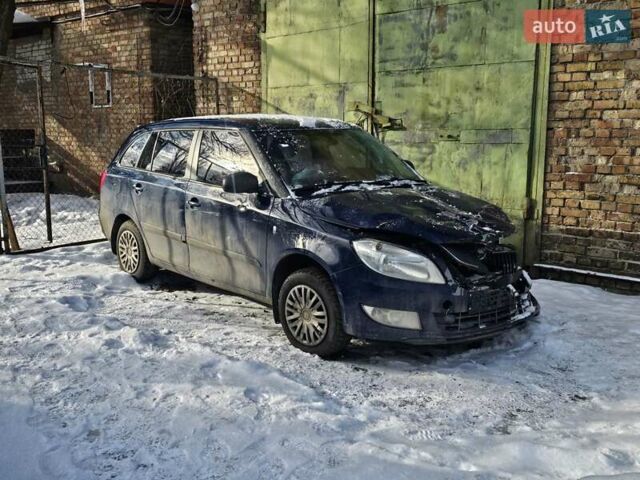 Синий Шкода Фабия, объемом двигателя 1.39 л и пробегом 200 тыс. км за 2500 $, фото 1 на Automoto.ua