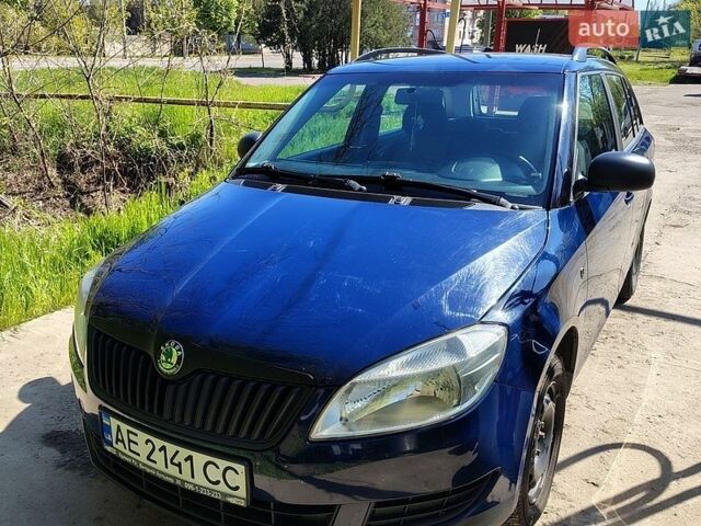 Синий Шкода Фабия, объемом двигателя 1.39 л и пробегом 280 тыс. км за 5500 $, фото 1 на Automoto.ua