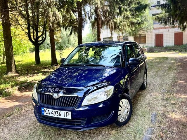 Синій Шкода Фабія, об'ємом двигуна 1.4 л та пробігом 250 тис. км за 4400 $, фото 1 на Automoto.ua