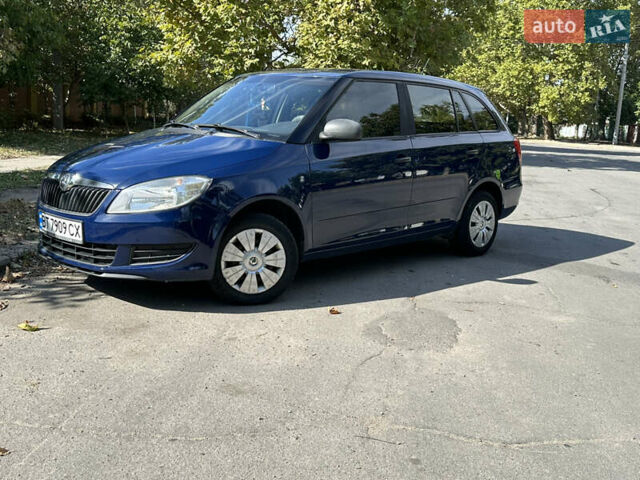 Синий Шкода Фабия, объемом двигателя 1.6 л и пробегом 339 тыс. км за 6200 $, фото 1 на Automoto.ua