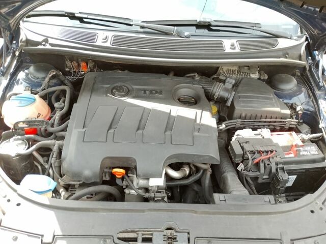 Синий Шкода Фабия, объемом двигателя 2 л и пробегом 207 тыс. км за 5500 $, фото 1 на Automoto.ua