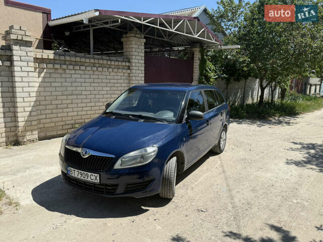 Синий Шкода Фабия, объемом двигателя 1.6 л и пробегом 339 тыс. км за 6200 $, фото 1 на Automoto.ua