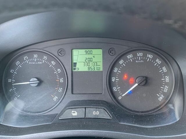 Синий Шкода Фабия, объемом двигателя 1.6 л и пробегом 330 тыс. км за 5600 $, фото 1 на Automoto.ua