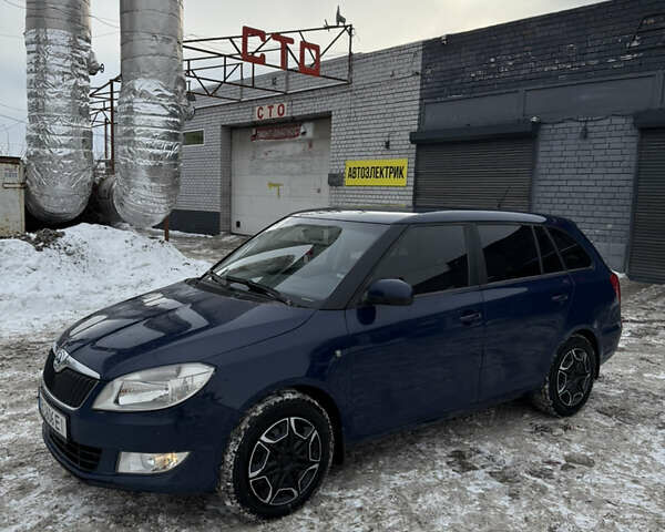 Синий Шкода Фабия, объемом двигателя 1.6 л и пробегом 320 тыс. км за 5800 $, фото 1 на Automoto.ua