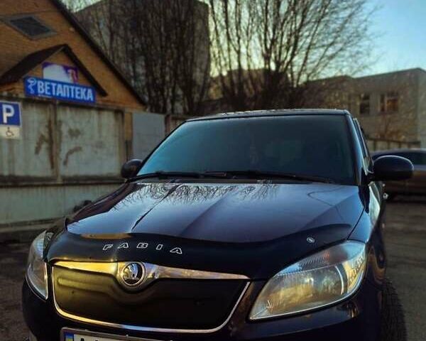 Синий Шкода Фабия, объемом двигателя 1.6 л и пробегом 346 тыс. км за 5500 $, фото 1 на Automoto.ua