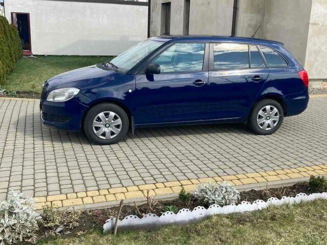 Синий Шкода Фабия, объемом двигателя 1.2 л и пробегом 226 тыс. км за 5350 $, фото 1 на Automoto.ua