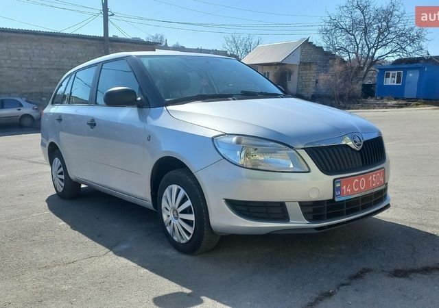 Синій Шкода Фабія, об'ємом двигуна 1.39 л та пробігом 247 тис. км за 5550 $, фото 1 на Automoto.ua